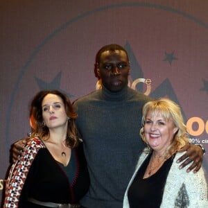 Omar Sy, sa femme Hélène et Valérie Damidot - Photocall de la cérémonie d'ouverture du 20ème Festival du film de comédie à l'Alpe d'Huez, le 17 janvier 2017. © Dominique Jacovides/Bestimage