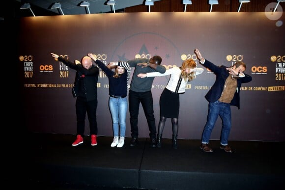 Franck Gastambide, Audrey Lamy, Omar Sy, Pascale Arbillot, Patrick Timsit (le jury) - Photocall de la cérémonie d'ouverture du 20e Festival du film de comédie à l'Alpe d'Huez, le 17 janvier 2017. © Dominique Jacovides/Bestimage