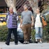 Alanis Morissette est allée déjeuner avec son mari Souleye et ses parents dans un restaurant mexicain à Los Angeles, le 12 décembre 2016.