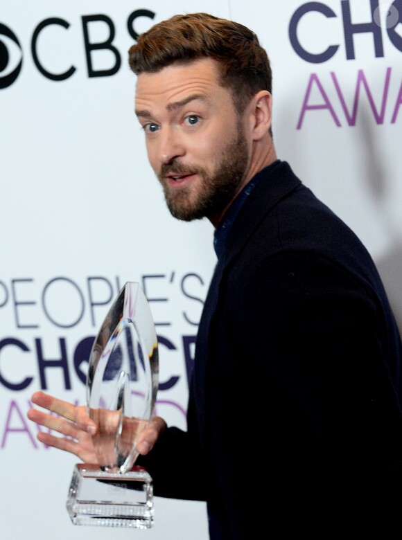 Justin Timberlake récompensé de deux People's Choice Awards (meilleur chanteur et meilleure chanson) à Los Angeles, le 18 janvier 2017