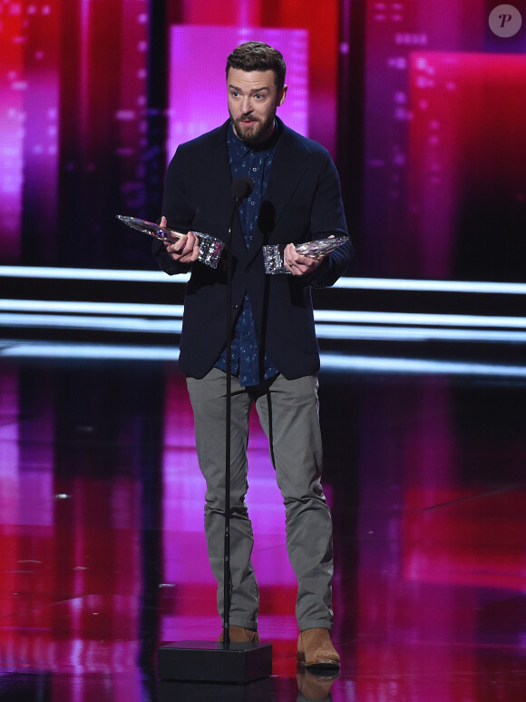 Justin Timberlake sur la scène du Microsoft Theater pour les People's Choice Awards le 18 janvier 2017