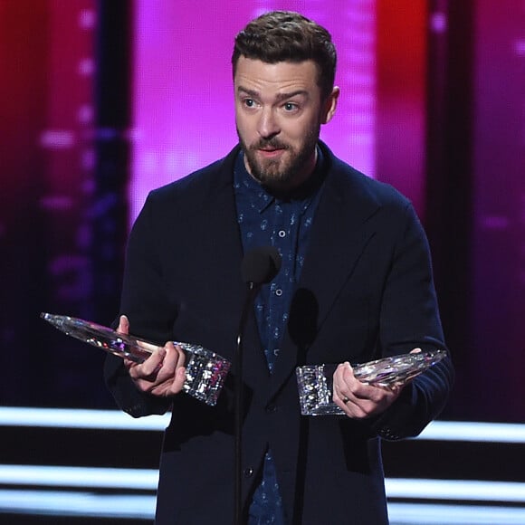 Justin Timberlake sur la scène du Microsoft Theater pour les People's Choice Awards le 18 janvier 2017