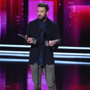 Justin Timberlake sur la scène du Microsoft Theater pour les People's Choice Awards le 18 janvier 2017