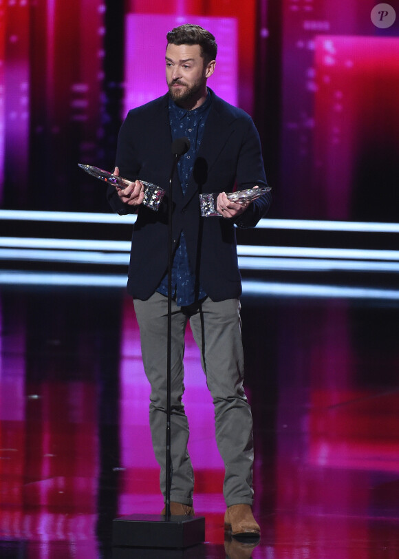 Justin Timberlake sur la scène du Microsoft Theater pour les People's Choice Awards le 18 janvier 2017
