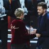 Justin Timberlake et Ellen DeGeneres sur la scène du Microsoft Theater pour les People's Choice Awards le 18 janvier 2017