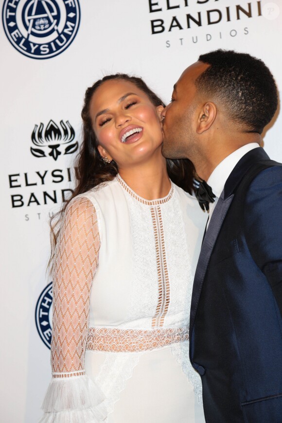 Chrissy Teigen et son mari John Legend lors du 10ème Gala Annuel "The Art Of Elysium" au studios Red à Los Angeles, Californie, Etats-Unis, le 7 janvier 2017.