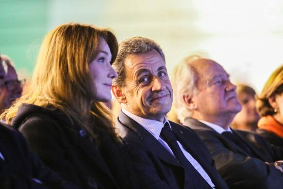 Carla Bruni-Sarkozy et son mari Nicolas Sarkozy au meeting de Nicolas Sarkozy à Saint-Maur-des-Fossés le 14 novembre 2016.