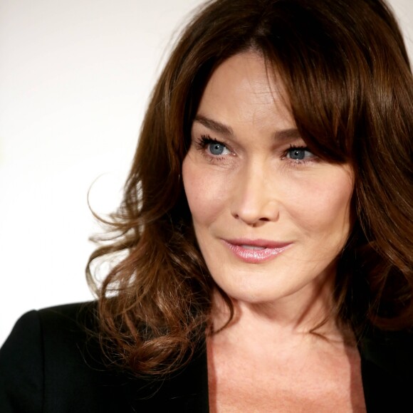 Carla Bruni-Sarkozy à la Soirée au profit de l'association "Sur les Bancs de l'Ecole" au Pavillon Gabriel à Paris le 7 novembre 2016. Les chefs et les artistes se mobilisent à la faveur de l'autisme lors de la 6ème édition de l'Autism Charity Gala. © Dominique Jacovides/Bestimage