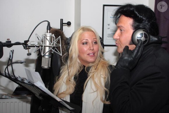 Exclusif :  Loana  et son ami Eryl Prayer (sosie de Elvis Presley)  ont enregistré un duo qui sortira en Février 2017. Le titre Love Me Tender sera disponible le 14 février 2017 sur la plupart des plateformes numériques et en distribution physique chez Discarlo Produc­tion à Paris. Shooting en 2014