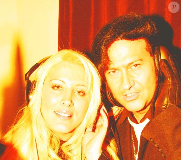 Exclusif :  Loana  et son ami Eryl Prayer (sosie de Elvis Presley)  ont enregistré un duo qui sortira en Février 2017. Le titre Love Me Tender sera disponible le 14 février 2017 sur la plupart des plateformes numériques et en distribution physique chez Discarlo Produc­tion à Paris. Shooting en 2014
