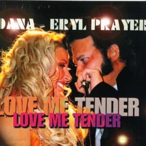 Exclusif :  Loana  et son ami Eryl Prayer (sosie de Elvis Presley)  ont enregistré un duo qui sortira en Février 2017. Le titre Love Me Tender sera disponible le 14 février 2017 sur la plupart des plateformes numériques et en distribution physique chez Discarlo Produc­tion à Paris. Shooting en 2014