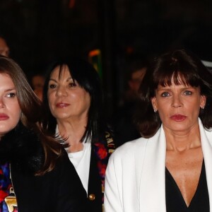 Stéphane Bern, la princesse Stéphanie de Monaco entre ses filles Pauline Ducruet et Camille Gottlieb - La famille princière de Monaco lors du 41e Festival International du Cirque de Monte-Carlo, le 20 janvier 2017. © Jean-Charles Vinaj/Pool