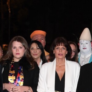 Stéphane Bern, la princesse Stéphanie de Monaco entre ses filles Pauline Ducruet et Camille Gottlieb - La famille princière de Monaco lors du 41e Festival International du Cirque de Monte-Carlo, le 20 janvier 2017. © Manuel Vitali/Centre de presse de Monaco