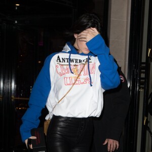 Kendall Jenner sort de l'hôtel George V pour rendre visite à ASAP Rocky à l'hôtel Peninsula à Paris, France, le 22 janvier 2017.