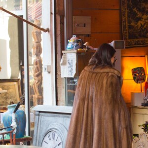 Kendall Jenner et A$AP Rocky entourés de leur groupe d'amis au marché aux Puces de Saint-Ouen le 22 janvier 2017