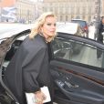 Eva Herzigova à la sortie du Ritz pour se rendre au défilé de mode Dior Haute Couture collection Printemps/Eté 2017 lors de la fashion week à Paris, le 23 janvier 2017. © CVS/Veeren/Bestimage