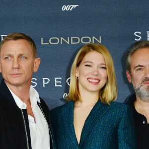 Christoph Waltz, Monica Bellucci, Daniel Craig, Léa Seydoux, Sam Mendes et Naomie Harris - Photocall du film "James Bond - Spectre" à l'hôtel Corinthia à Londres. Le 22 octobre 2015.