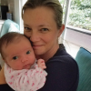 Amy Smart avec son bébé, Flora, sur Instagram le 23 janvier 2017.