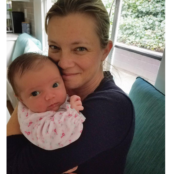 Amy Smart avec son bébé, Flora, sur Instagram le 23 janvier 2017.