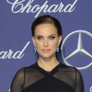 Natalie Portman enceinte lors de la soirée de gala du festival international du film de Palm Springs au centre de congrès de Palm Spring, Californie, Etats-Unis, le 2 janvier 2017. © Birdie Thompson/AdMedia/Zuma Press/Bestimage