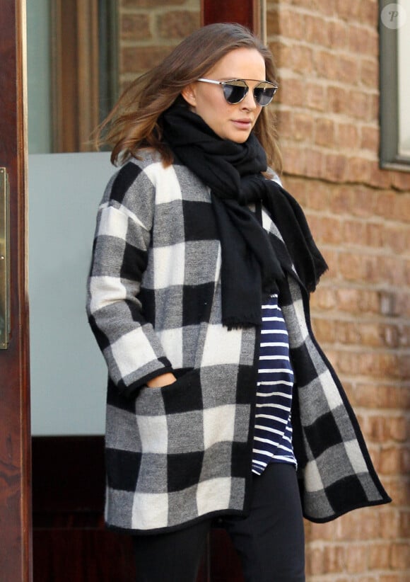 Natalie Portman enceinte à la sortie d'un immeuble à New York, le 1er décembre 2016