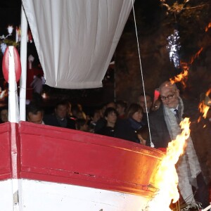 Le prince Albert II de Monaco et la princesse Charlene ont participé à la célébration de Sainte Dévote à Monaco le 26 janvier 2017 en embrasant la barque symbolisant l'arrivée de la martyre sur le Rocher. © Jean-Charles Vinaj/Pool restreint Monaco/Bestimage