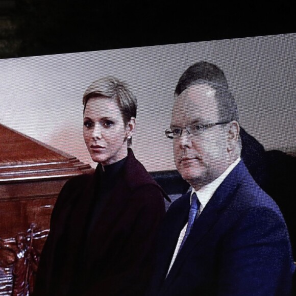 Le prince Albert II de Monaco et la princesse Charlene ont participé à la célébration de Sainte Dévote à Monaco le 26 janvier 2017 en embrasant la barque symbolisant l'arrivée de la martyre sur le Rocher. © Jean-Charles Vinaj/Pool restreint Monaco/Bestimage