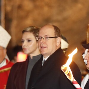 Le prince Albert II de Monaco et la princesse Charlene ont participé à la célébration de Sainte Dévote à Monaco le 26 janvier 2017 en embrasant la barque symbolisant l'arrivée de la martyre sur le Rocher. © Jean-Charles Vinaj/Pool restreint Monaco/Bestimage