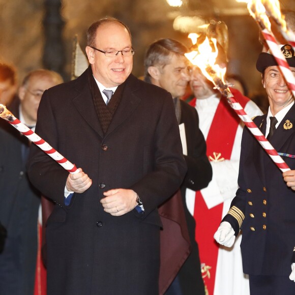 Le prince Albert II de Monaco et la princesse Charlene ont participé à la célébration de Sainte Dévote à Monaco le 26 janvier 2017 en embrasant la barque symbolisant l'arrivée de la martyre sur le Rocher. © Jean-Charles Vinaj/Pool restreint Monaco/Bestimage