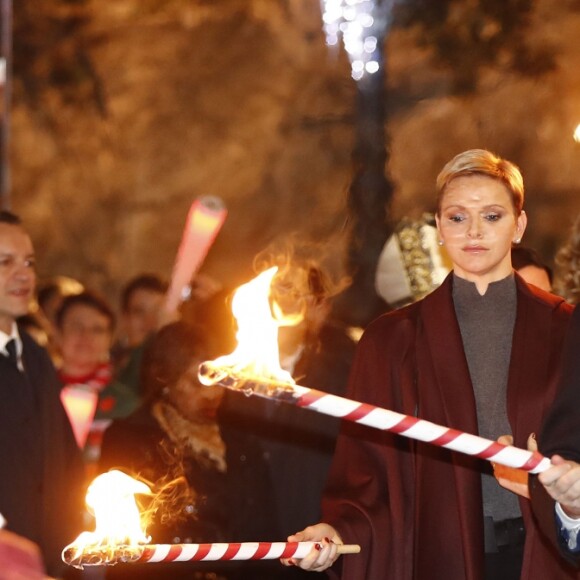 Le prince Albert II de Monaco et la princesse Charlene ont participé à la célébration de Sainte Dévote à Monaco le 26 janvier 2017 en embrasant la barque symbolisant l'arrivée de la martyre sur le Rocher. © Jean-Charles Vinaj/Pool restreint Monaco/Bestimage