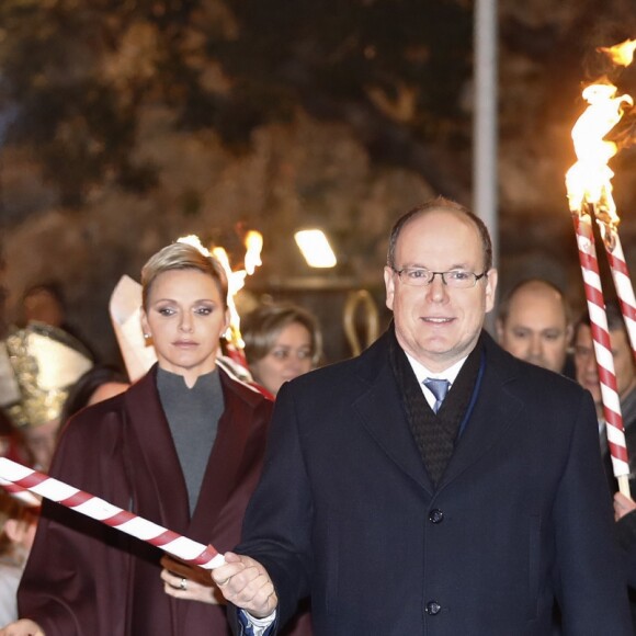 Le prince Albert II de Monaco et la princesse Charlene ont participé à la célébration de Sainte Dévote à Monaco le 26 janvier 2017 en embrasant la barque symbolisant l'arrivée de la martyre sur le Rocher. © Jean-Charles Vinaj/Pool restreint Monaco/Bestimage
