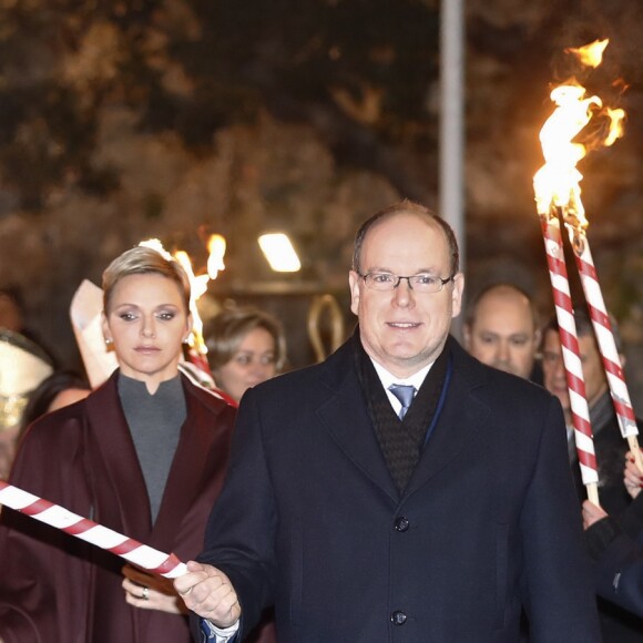 Le prince Albert II de Monaco et la princesse Charlene ont participé à la célébration de Sainte Dévote à Monaco le 26 janvier 2017 en embrasant la barque symbolisant l'arrivée de la martyre sur le Rocher. © Jean-Charles Vinaj/Pool restreint Monaco/Bestimage