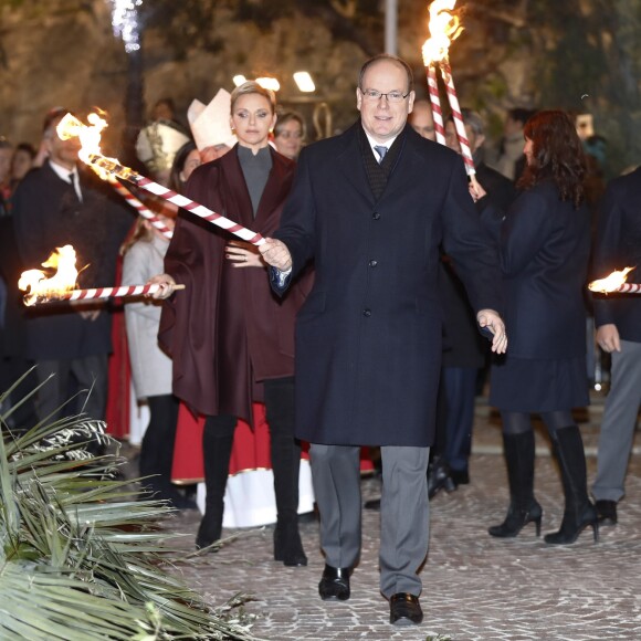 Le prince Albert II de Monaco et la princesse Charlene ont participé à la célébration de Sainte Dévote à Monaco le 26 janvier 2017 en embrasant la barque symbolisant l'arrivée de la martyre sur le Rocher. © Jean-Charles Vinaj/Pool restreint Monaco/Bestimage