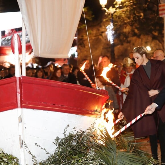 Le prince Albert II de Monaco et la princesse Charlene ont participé à la célébration de Sainte Dévote à Monaco le 26 janvier 2017 en embrasant la barque symbolisant l'arrivée de la martyre sur le Rocher. © Jean-Charles Vinaj/Pool restreint Monaco/Bestimage