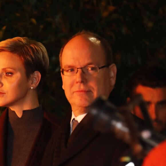 Le prince Albert II de Monaco et la princesse Charlene ont participé à la célébration de Sainte Dévote à Monaco le 26 janvier 2017 en embrasant la barque symbolisant l'arrivée de la martyre sur le Rocher. © Jean-Charles Vinaj/Pool restreint Monaco/Bestimage