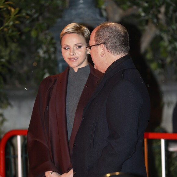 Le prince Albert II de Monaco et la princesse Charlene ont participé à la célébration de Sainte Dévote à Monaco le 26 janvier 2017 en embrasant la barque symbolisant l'arrivée de la martyre sur le Rocher. © Jean-Charles Vinaj/Pool restreint Monaco/Bestimage