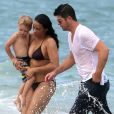  Robin Thicke, sa femme Paula Patton, et leur fils Julian en vacances a Miami, le 28 ao&ucirc;t 2013.  