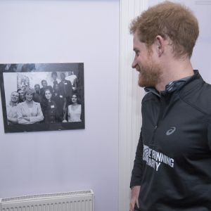 Le prince Harry a visité le 26 janvier 2017 un foyer Depaul à Willesden (nord-ouest de Londres), que sa mère Lady Di avait inauguré en 1995, pour rencontrer de jeunes SDF épaulés par l'association The Running Charity et faire, après un bon échauffement, quelques foulées avec eux.