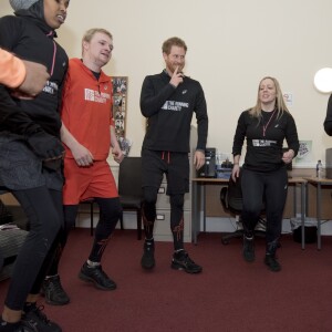 Le prince Harry a visité le 26 janvier 2017 un foyer Depaul à Willesden (nord-ouest de Londres), que sa mère Lady Di avait inauguré en 1995, pour rencontrer de jeunes SDF épaulés par l'association The Running Charity et faire, après un bon échauffement, quelques foulées avec eux.