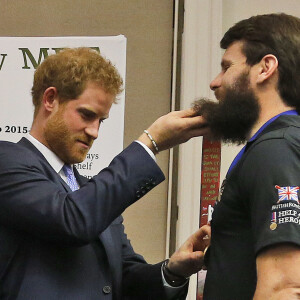 Le prince William et la prince Harry ont remis le prix "Endeavour Fund" à Londres, le 17 janvier 2017.