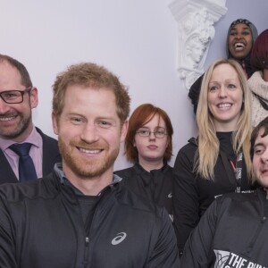 Le prince Harry fait des exercices puis court avec les gens de l'association The Running Charity à Londres le 26 janvier 2017  26th January 2017 London UK Britain's Prince Harry did warm up exercises before running with staff and users of The Running Charity, which is the UK's first running-orientated programme for homeless and vulnerable young people, at the Depaul Hostel in Willesden in north west London.26/01/2017 - Londres