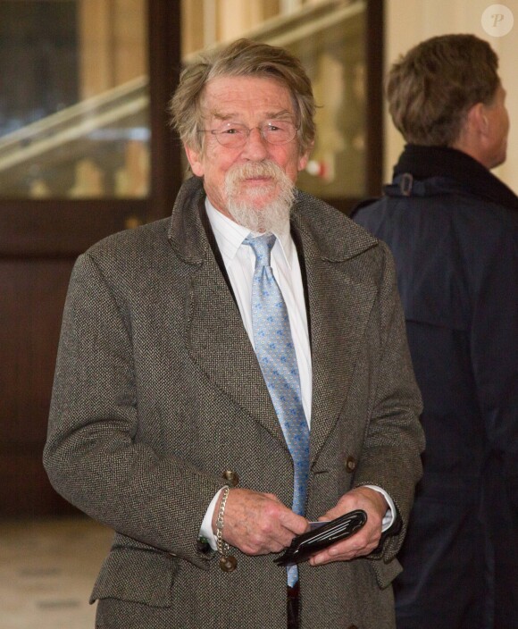John Hurt lors du 50e anniversaire de Doctor Who au Palais de Buckingham à Londres le 18 novembre 2013. L'acteur connu pour ses rôles dans Midnight Express, Elephant Man et Harry Potter est mort à 77 ans le 25 janvier 2017.
