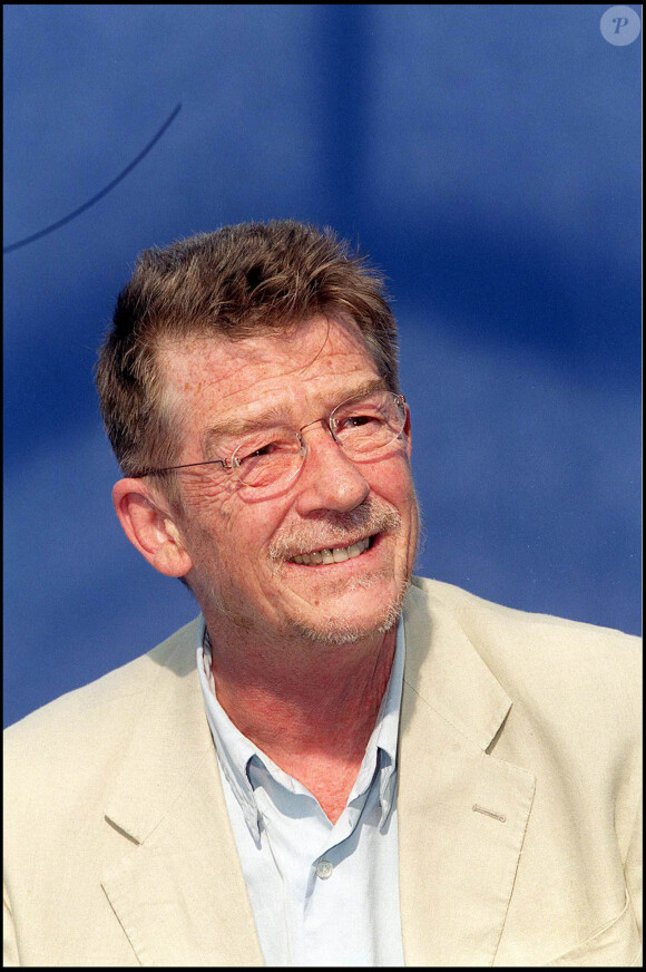 John Hurt au Festival de Deauville en 1999. L'acteur célèbre pour ses rôles dans Midnight Express, Elephant Man et Harry Potter est mort à 77 ans le 25 janvier 2017.