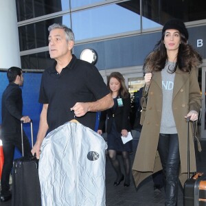 George et Amal Clooney à l'aéroport de Los Angeles, le 27 janvier 2017.