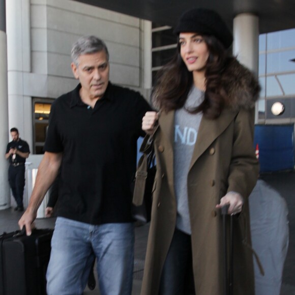 George et Amal Clooney à l'aéroport de Los Angeles, le 27 janvier 2017.