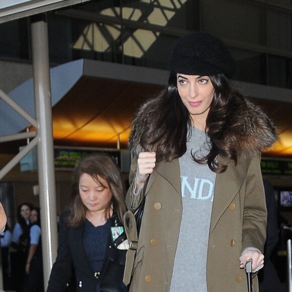 George et Amal Clooney à l'aéroport de Los Angeles, le 27 janvier 2017.