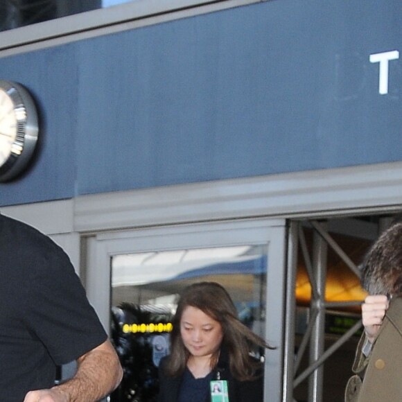 George et Amal Clooney à l'aéroport de Los Angeles, le 27 janvier 2017.