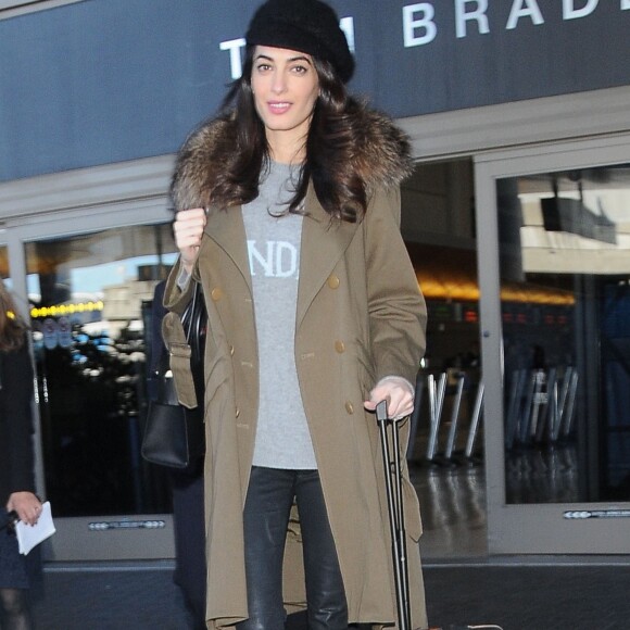 George et Amal Clooney à l'aéroport de Los Angeles, le 27 janvier 2017.