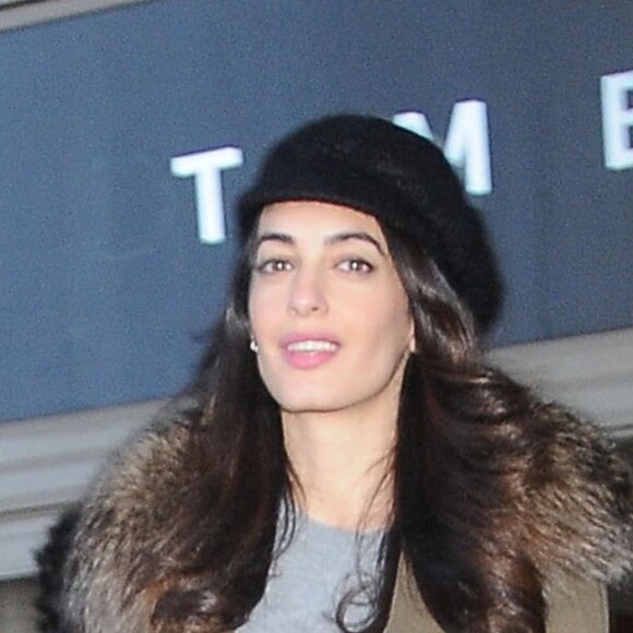 George et Amal Clooney à l'aéroport de Los Angeles, le 27 janvier 2017.