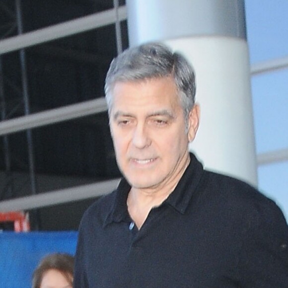 George et Amal Clooney à l'aéroport de Los Angeles, le 27 janvier 2017.
